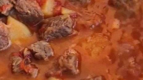 【番茄土豆炖牛腩做法】牛肉酥烂,土豆浓香,非常好吃的一款汤羹类家常菜~家居必备,有时间做起