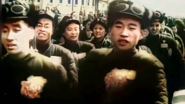 【今天,#中国人民志愿军出征71周年#】“雄赳赳、气昂昂,跨过鸭绿江!”1950年10月1