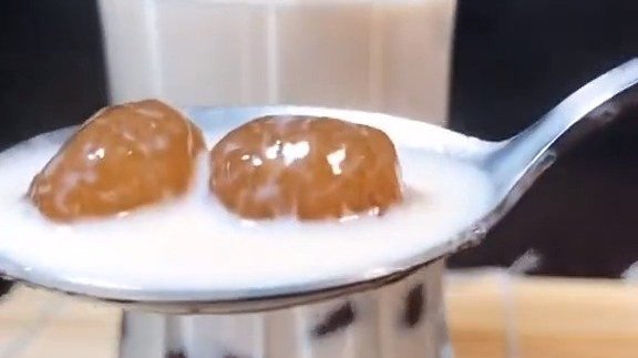 白玉雪冰爆浆奶茶冻 奶茶冻不如奶茶????来的过瘾[馋嘴]在家自己做珍珠奶茶,红糖做的珍珠,Q弹