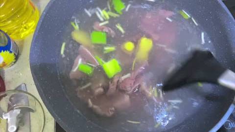 说好的做饭Vlog来了朱哥居家Vlog美食篇????番茄土豆炖牛腩????????????????大家疫情在家也要吃好喝