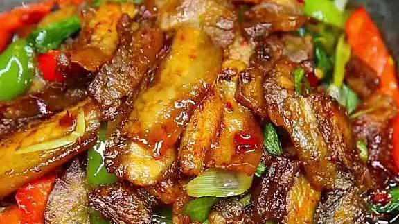 正宗川式回锅肉,太香了吧!   by天天美食推荐 