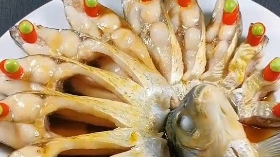 【孔雀开屏鱼】,过年可以露一手,寓意着富贵吉祥,年年有余,年夜饭就选这道菜。