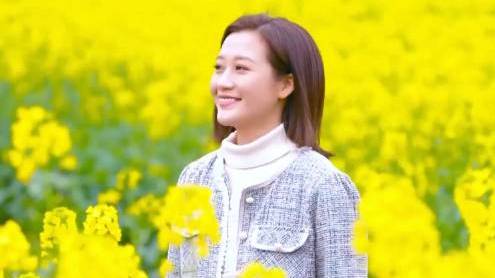 【春来了!四川油菜花开一片金黄】2月28日,四川各地油菜花已经成片开放,这正是赏花踏青的好