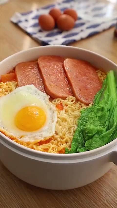 #天天美食# 巨好吃的茄汁鸡蛋面,配上牛肉酱绝了