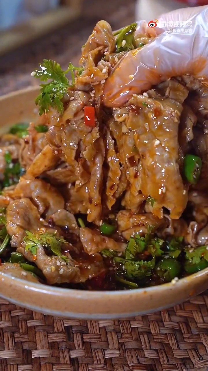 【香菜拌肥牛做法推荐】晚餐时间到,这样做的香菜拌肥牛,下饭又下酒,真的太好吃了!美食get