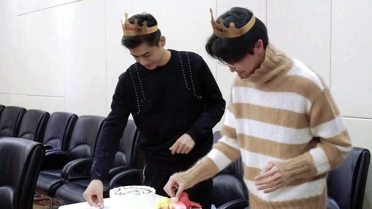 【这记花絮舞不住啦】荐舞官@乔振宇 @徐明浩_The8 庆生时间到????两款不同风格蛋糕满含心