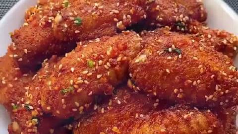 【奥尔良风味麻辣鸡翅】好吃下饭,做法也太简单了,和大家分享奥尔良风味麻辣鸡翅的做法!