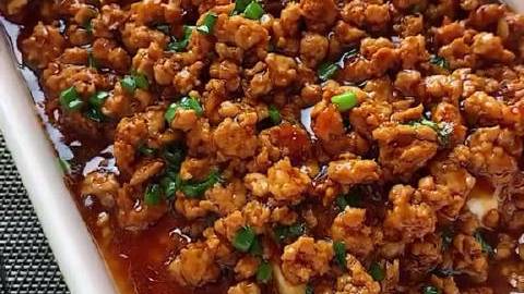 美食时间 午饭吃什么?中午时间短,当然选简单操作还便宜美味的了!试试肉末豆腐鸡蛋羹吧~