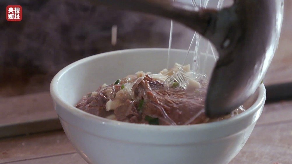 【[馋嘴]裤带面、辣子夹馍、羊肉泡…带你寻觅不知道的关中美味!】可能你只吃过牛肉面,臊子面