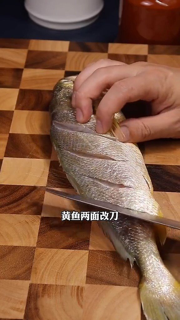 #中午吃什么# 鲜嫩无比的家常红烧黄鱼,下饭下酒无敌!三星堆古蜀先民脑回路有多清奇 