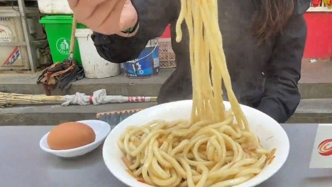 【黄花牛肉面】枣庄特色美食除了菜煎饼、辣子鸡,还有黄花牛肉面,你吃过吗?(来源:齐鲁壹点)