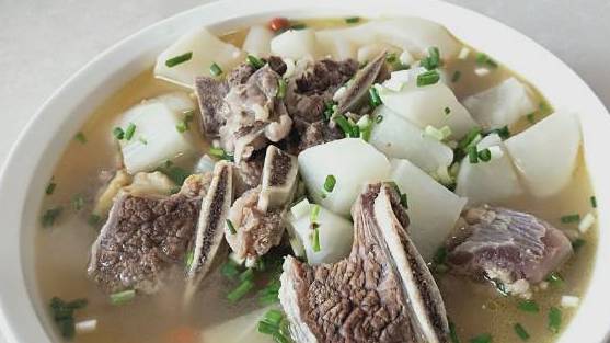 考研这么辛苦,来碗牛排骨炖萝卜好好补补,清淡可口,回味无穷!