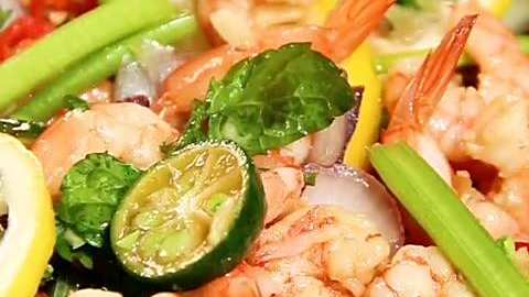 【泰式柠檬虾】据家常美食菜谱大全,酸辣开胃的泰式柠檬虾,好吃不怕胖,马住自己做。