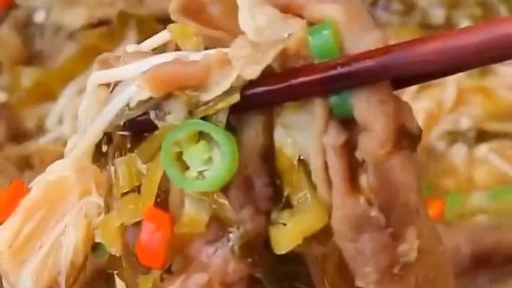 &nbsp;【酸菜肥牛卷】肥牛这样做酸爽过瘾,汤汁泡饭也太香了~