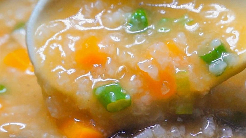 【晚饭时间:做一个快手海鲜粥吧】用这个秘诀做,粥会既快熟又粘稠～天气寒冷,马住做给自己和家