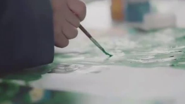 一年前的今天,在美国密歇根州电影节上有这样一部短片,令数百名观众驻足鼓掌。这部短片叫做《表