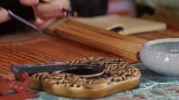 @孙怡 我已经是别人的小宝贝了 @孙怡 又更新了冬月的最新表情包,这个拒绝三连也是有点狠心