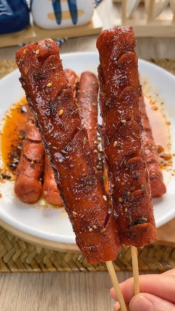 还记得放学经常会吃的炸香肠嘛,真的比路边还好吃#自制美食#via经典丶私房菜