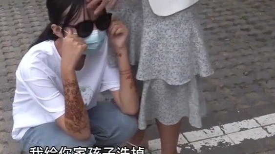 额,14岁少女瞒着家长去纹花臂,家长知道后去纹身店要赔偿。话说,大家觉得这家纹身店冤不冤?