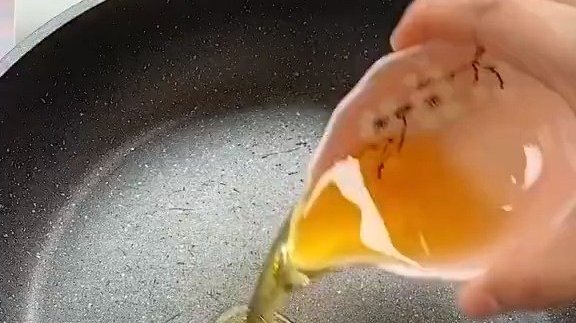 炒饭新做法,1个土豆,两个鸡蛋,1碗米饭,非常时期做简单点,照样美味,美食get√ (不二