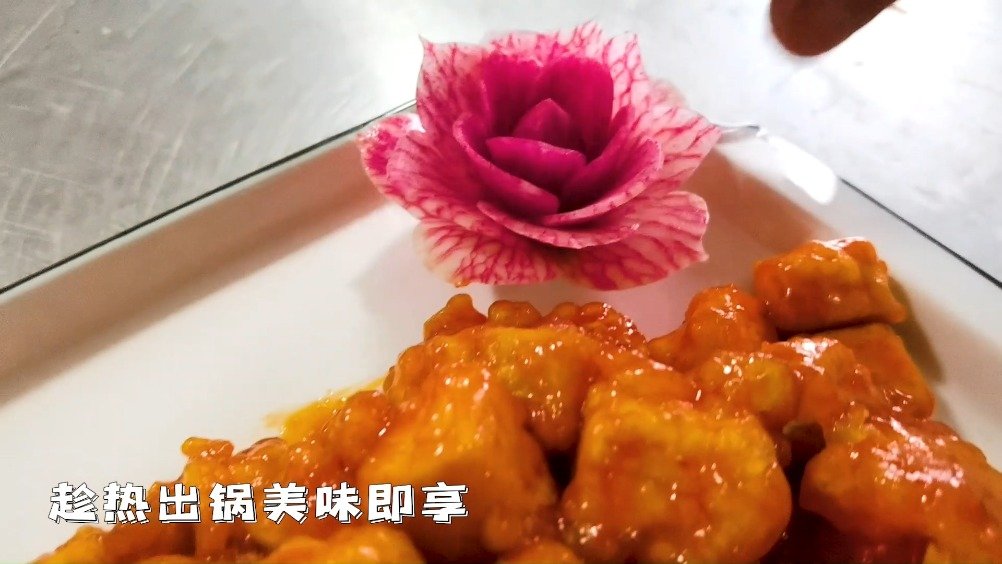 &nbsp;【原创菜系!来道酸甜爽口的糖醋脆皮豆腐】豆腐切块、兑料汁、和脆皮糊......酥脆的外皮
