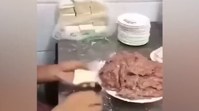 哈哈哈,谁都不服,就服那个拔鸡毛的!  