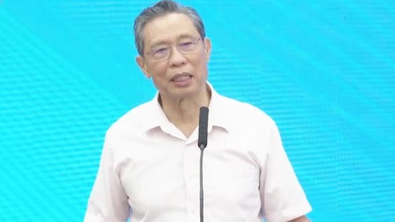 【钟南山:不必夸大进口食品感染风险 新冠夏天传染性差的想法太天真】8月17日,针对进口冷冻