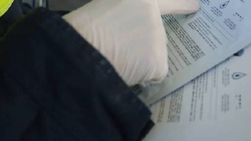 【上海查获4290件鱼子酱面膜:含濒危野生动物鲟鱼成分】上海海关所属外高桥保税区海关日前现