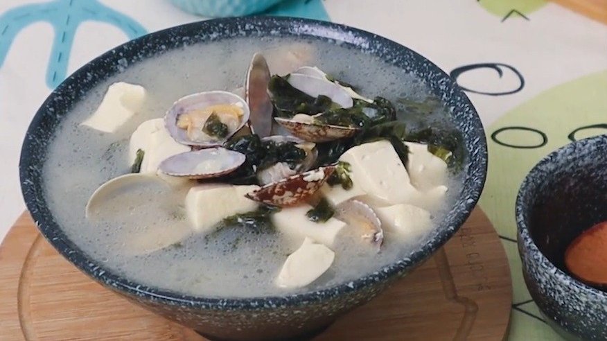 【美食分享 | 紫菜豆腐蛤蜊汤】鲜到掉眉毛的紫菜豆腐蛤蜊汤 好吃到停不下来蛤蜊鲜嫩,紫菜营