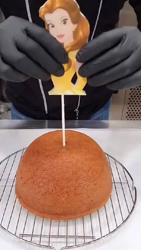 这个蛋糕太有创意了吧,简直就是女孩子的梦想  #潮流生活#