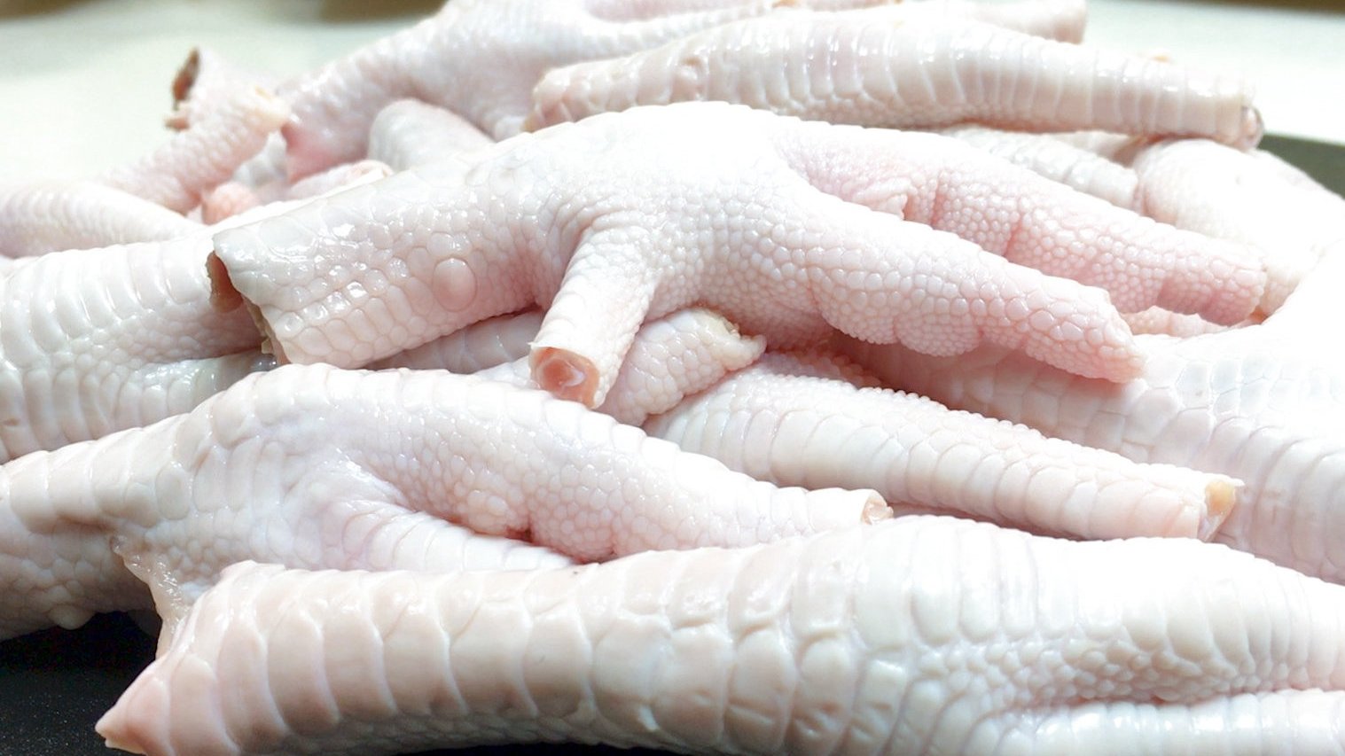 【深夜放毒!酸辣无骨鸡爪】年夜饭必不可少的一道菜,也是小编我最爱吃的,家庭自制酸辣无骨鸡爪