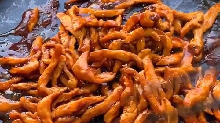#吃在成都# 馄饨皮新吃法:鲜蔬鸡丝口袋饼!外酥里香,快马住~
