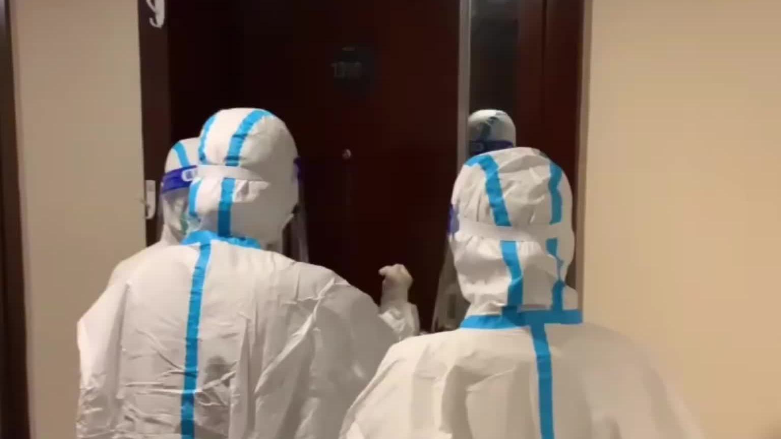 【好䁔!18岁女孩在隔离点收到生日蛋糕[心]】8月12日下午,刚刚进入武昌区水果湖街道某隔