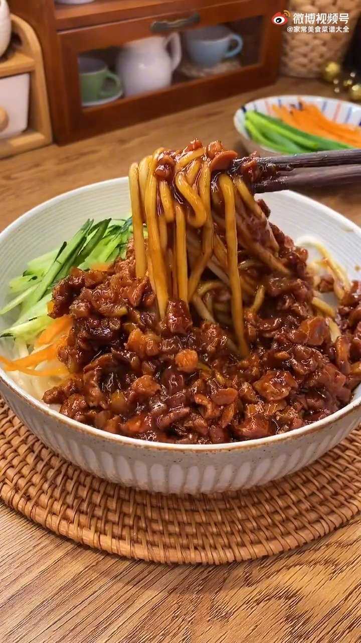 没有什么是一碗炸酱面解决不了的 