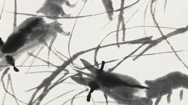 【齐白石画的虾须能看出水的阻力】齐白石画虾为一绝,他在纸上画的虾,仿佛在透明的水中游动。为
