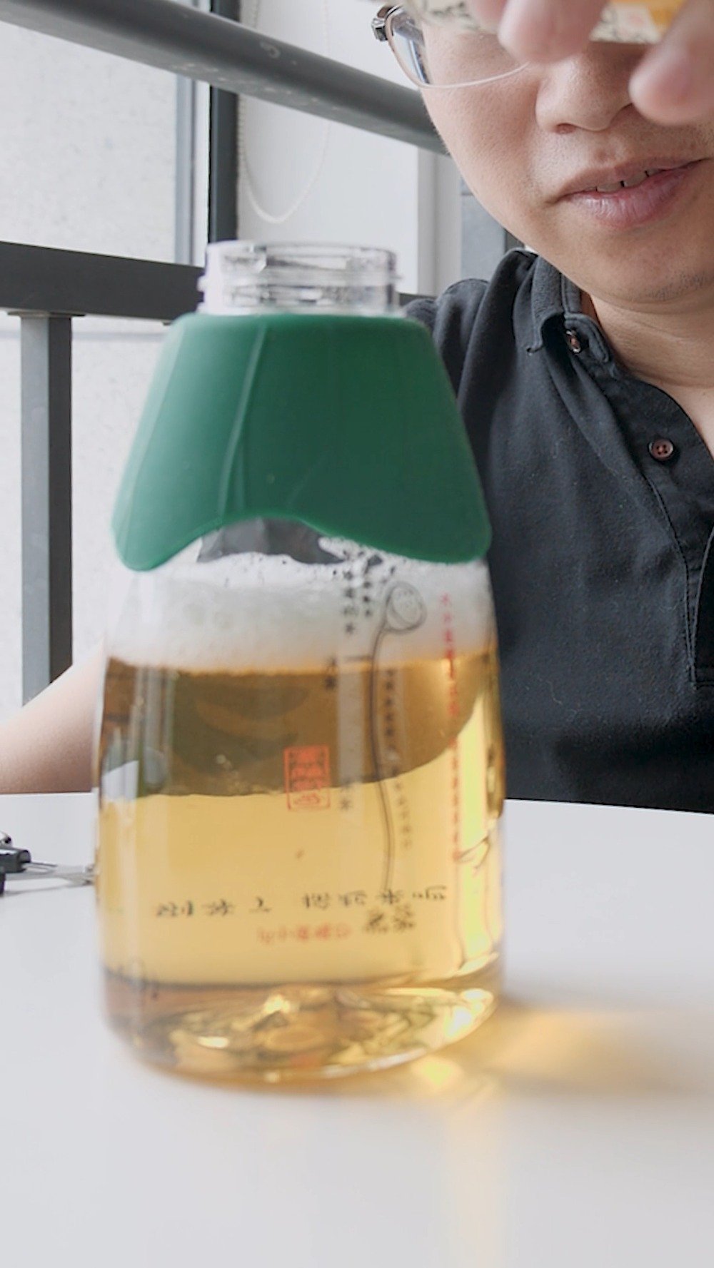 你喝过#茶颜悦色# 的自制摇摇奶茶嘛?最近收到了一堆小红红送的茶颜悦色文创,今天选了一个有