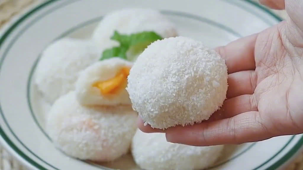  【芒果糯米糍做法】白白胖胖太可爱,非常好吃,入口软糯,香甜的芒果,太喜欢了!via:最爱