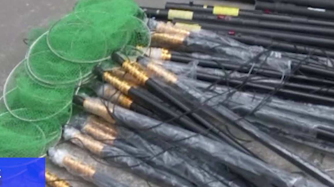 【明令禁止!上海警方破获制售新型电捕鱼杆案:涉案超200万,还上传电鱼视频吸引顾客】近日,
