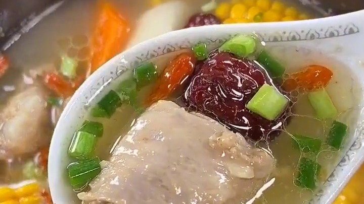 为爱的人做一道玉米胡萝卜山药排骨汤,瞬间可以喝三碗 !