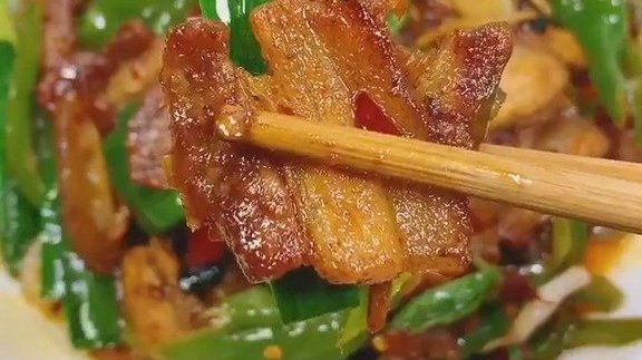 【青椒回锅肉做法】简单的家常菜才是考验技术的时候,你学会了吗?