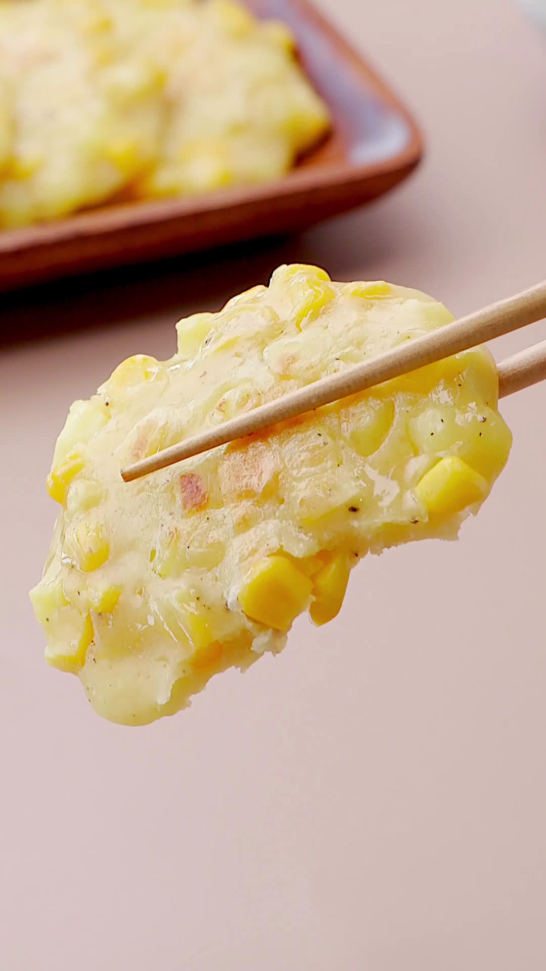 #唯有美食不可辜负# 【土豆玉米饼】快手早餐,一搅一煎好快速❗️味道也很棒哦～酥酥脆脆的表