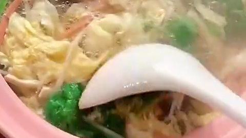 不加一滴油,简简单单就可以做出美味的胡辣汤,低脂又好喝,赶紧试试哦!