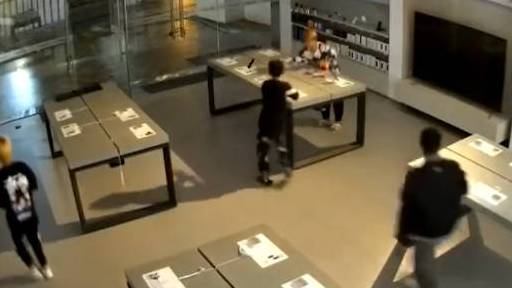 【警方通报6少年洗劫小米手机专卖店:均为辍学未成年 已全部到案】洗劫小米手机店的6少年都未