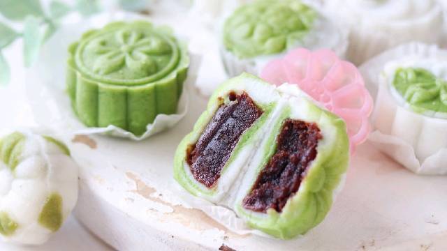 【 抹茶控的最爱!Q弹软糯 抹茶红豆冰皮月饼】这个月饼做法超简单,学会了,想吃就做噢～(v