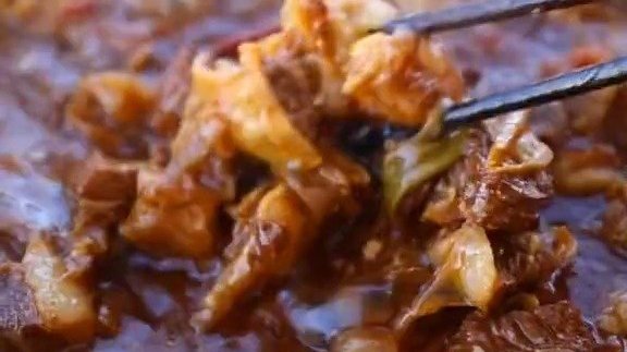 孝感美食分享好吃到汤汁都不剩一滴的红烧牛肉炖土豆,安排! 