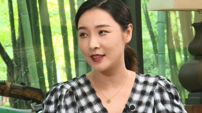 11月8日,鱼娘家的「永劫无间-隐族密报」来咯女流YJJ情侣档对话制作人关磊,以及人民电竞