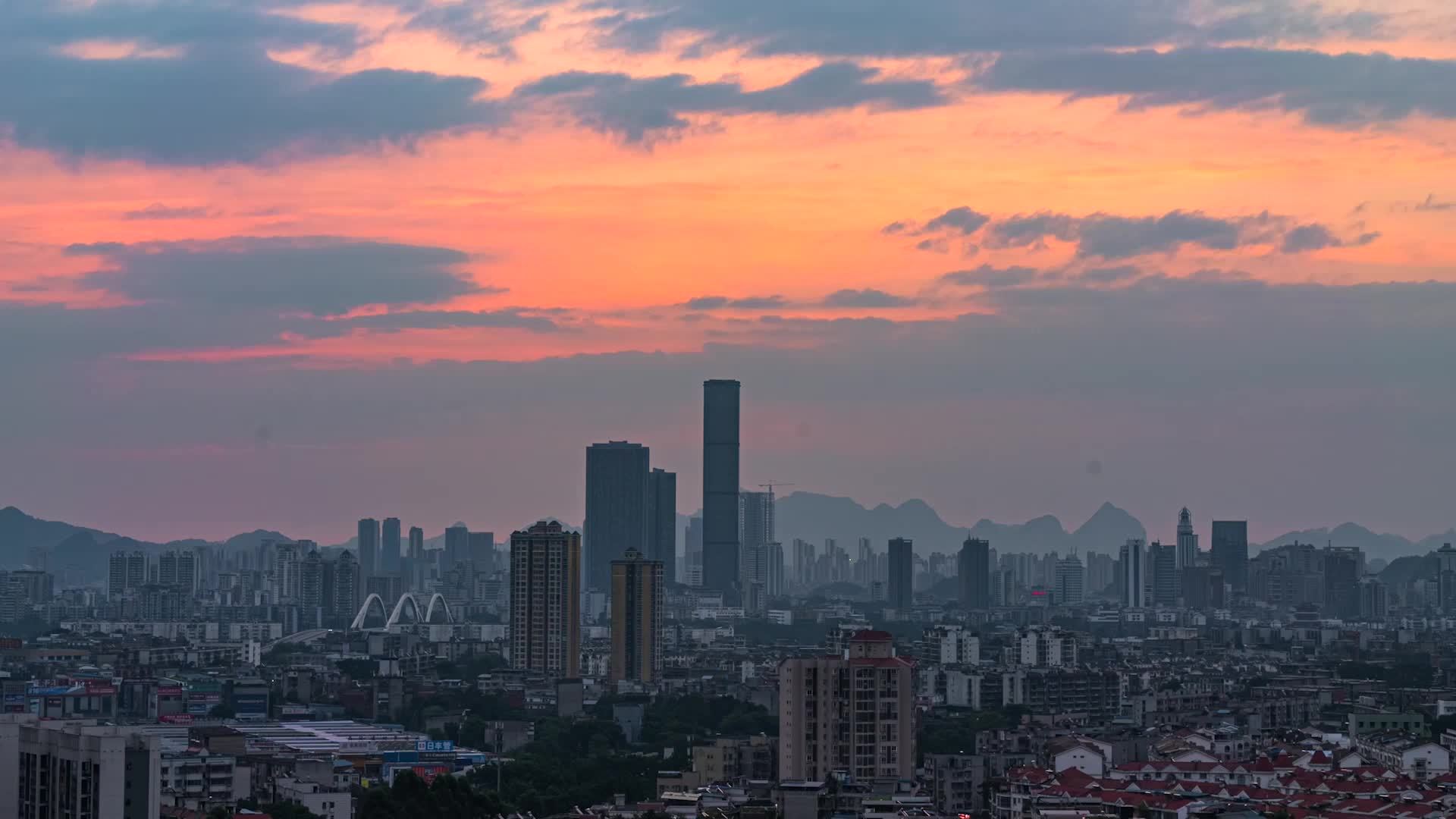 【你不知道的五菱】“当时不是很艰苦,是相当艰苦,但都想给国家干点事”从五菱宏光到五菱之光,