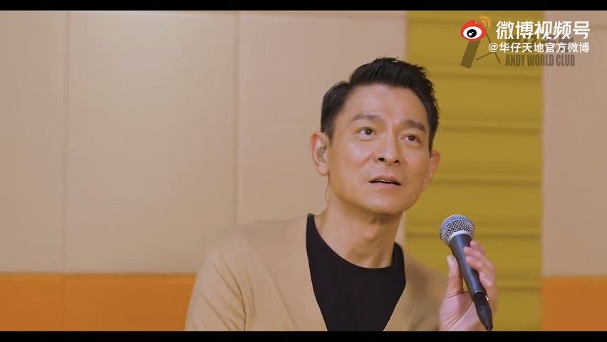 【刘德华60岁生日视频】26日,刘德华录了一段视频,跟大家见面”[太开心]他透露,自己拍戏