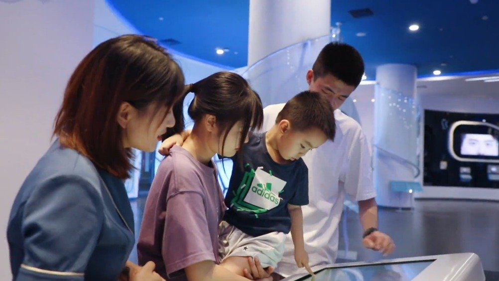 【汤臣倍健美少女,为你开启快乐旅程】立足本职、建功立业。珠海市妇联围绕“巾帼心向党 奋斗新