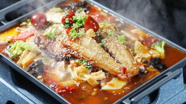 【 #餐厅用巴沙鱼谎称龙利鱼被罚20万# 】天眼查App显示,近日,上海查厘士餐饮管理有限